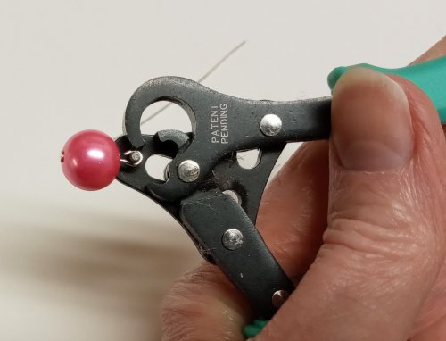 Judy Larson's Two Ways to Make Simple Loops - , Findings & Components, Toggles & Clasps, Earwire & Headpin, Loops, Wire Loop, Wrapped Wire Loop, make the loop around the small post inside the looper jaws